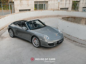 Image 2/43 of Porsche 911 Carrera 4 GTS (2012)