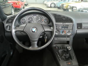 Imagen 34/40 de BMW 320i (1997)