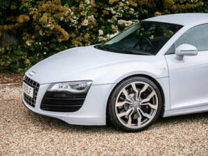 Image 33/38 of Audi R8 V10 (2010)