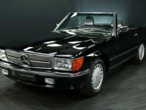 Image 1/30 of Mercedes-Benz 560 SL (1987)