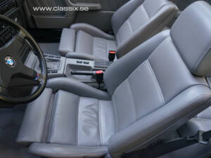 Image 23/24 de BMW 325i (1989)