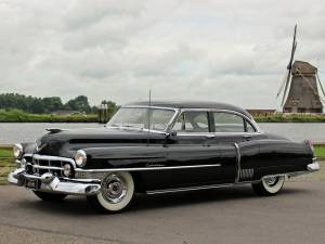Image 1/23 of Cadillac 60 Special Fleetwood (1951)