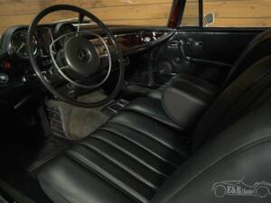Bild 4/5 von Mercedes-Benz 280 SE (1970)