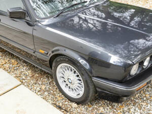 Bild 14/50 von BMW 325i Touring (1990)