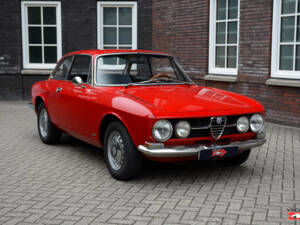 Image 2/13 de Alfa Romeo 1750 GT Veloce (1969)