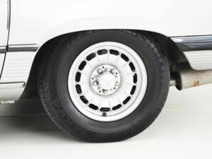 Image 13/15 of Mercedes-Benz 450 SL (1977)