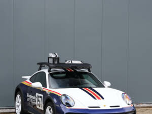 Image 14/74 of Porsche 911 Dakar (2023)