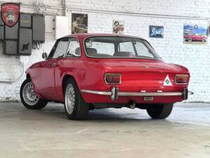 Bild 6/63 von Alfa Romeo Giulia GT 1300 Junior (1973)