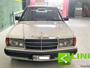 Imagen 7/10 de Mercedes-Benz 190 E 1.8 (1991)