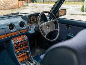 Bild 16/46 von Mercedes-Benz E 280 T (1987)