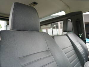 Image 14/35 de Land Rover Defender 90 (1998)