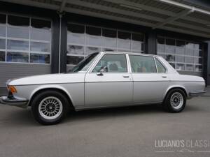 Image 4/76 de BMW 3,3 L (1975)