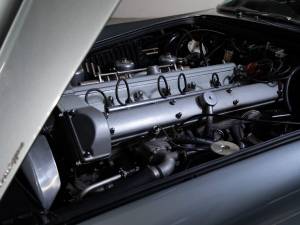 Image 8/31 of Aston Martin DB 4 (1961)