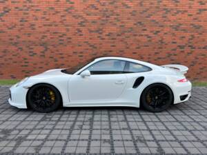 Image 2/27 of Porsche 911 Turbo S (2014)