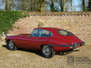 Image 49/50 de Jaguar E-Type (1968)