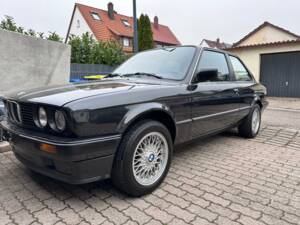 Image 2/17 of BMW 316i (1990)