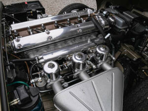 Image 17/50 de Jaguar E-Type 4.2 (1965)