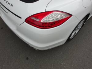 Image 35/98 of Porsche Panamera S (2010)