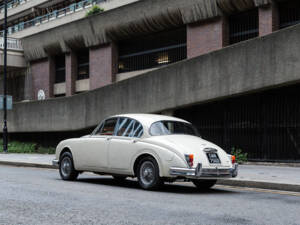 Image 19/43 de Jaguar Mk II 3.4 (1966)