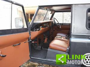 Image 6/9 of Land Rover 88 (1977)