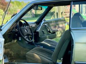 Image 14/22 of Mercedes-Benz 350 SLC (1972)