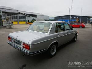 Image 13/76 de BMW 3,3 L (1975)