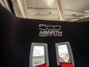 Bild 25/31 von Abarth 695 Assetto Corse Evoluzione (2013)