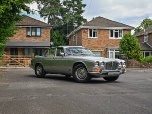 Image 11/50 of Jaguar XJ 6 4.2 (1971)