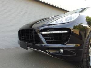 Bild 11/98 von Porsche Cayenne Turbo (2010)
