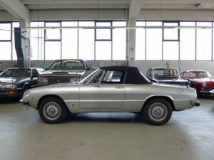 Bild 18/32 von Alfa Romeo 2000 Spider Veloce (1981)