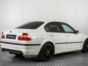 Imagen 2/50 de BMW 330xi (2002)