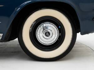 Image 10/15 of Chevrolet Corvair Monza Convertible (1964)