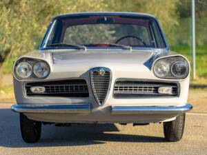 Image 5/7 of Alfa Romeo 2000 Sprint (1961)