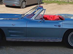Image 1/33 of Chevrolet Corvette Sting Ray Convertible (1963)