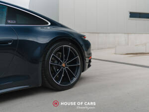 Image 16/50 de Porsche 911 Carrera 4S &quot;Belgian Legend Edition&quot; (2020)