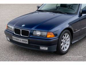 Image 10/29 de BMW 325i (1993)