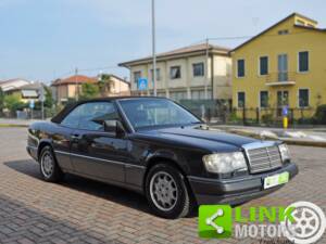 Bild 7/10 von Mercedes-Benz 300 CE (1993)