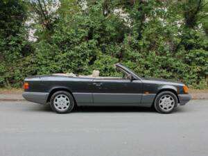 Bild 7/22 von Mercedes-Benz E 320 (1994)
