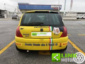 Immagine 7/10 di Renault Clio II 2.0 16V Sport (2000)