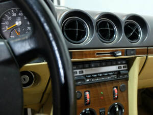 Image 13/26 de Mercedes-Benz 280 SL (1983)