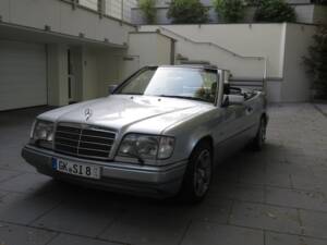 Bild 31/39 von Mercedes-Benz E 200 (1996)