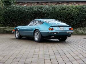 Image 37/65 of Ferrari 365 GTB&#x2F;4 Daytona (1972)