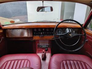 Image 21/34 of Jaguar Mk II 2.4 (1967)