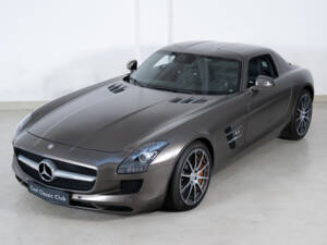 Image 32/33 of Mercedes-Benz SLS AMG (2010)