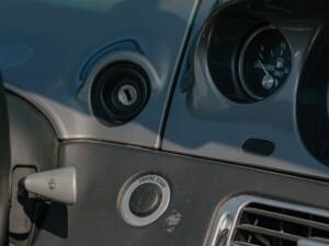 Image 125/185 of BMW Z8 (2001)