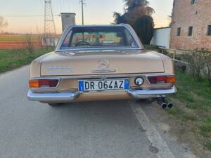 Image 4/16 de Mercedes-Benz 280 SL (1970)