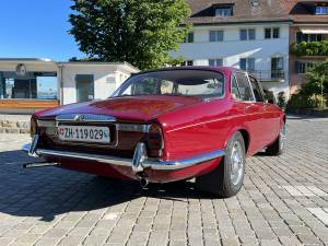 Image 3/10 of Daimler Sovereign 4.2 (1973)