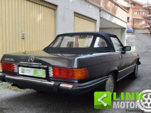 Afbeelding 5/10 van Mercedes-Benz 560 SL (1986)