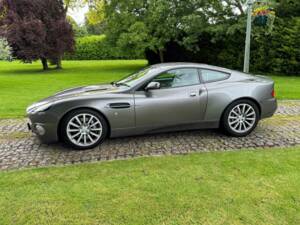 Immagine 5/23 di Aston Martin V12 Vanquish (2003)