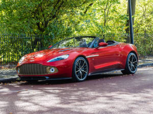 Image 5/70 of Aston Martin Vanquish Zagato Volante (2017)